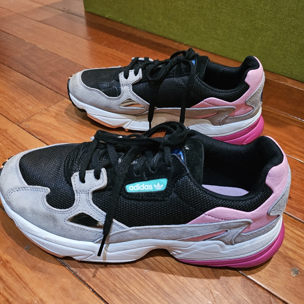 Adidas Falcon chunky sneaker US 9 women's EUC